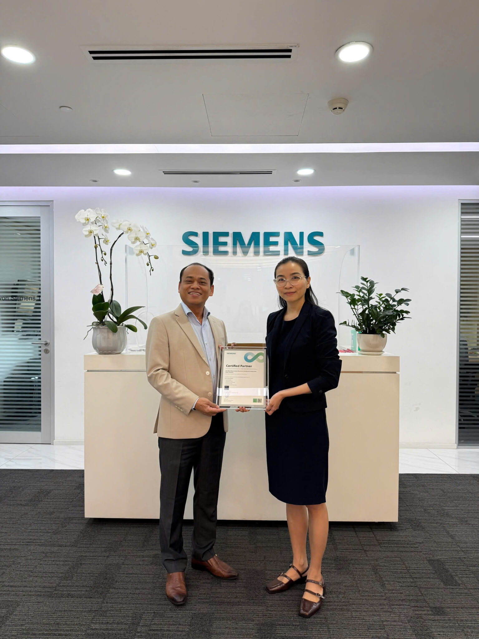 VN TECH GROUP JSC OFFICIALLY BECOMES A SIEMENS PRODUCT DISTRIBUTION ...